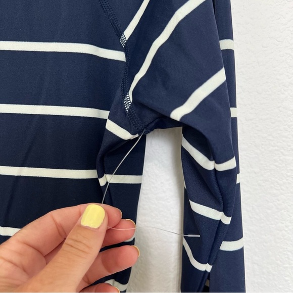 J. Crew Factory Women’s Mock Neck Long Sleeve Sleeve Rashguard Top Navy Medium - Picture 3 of 11